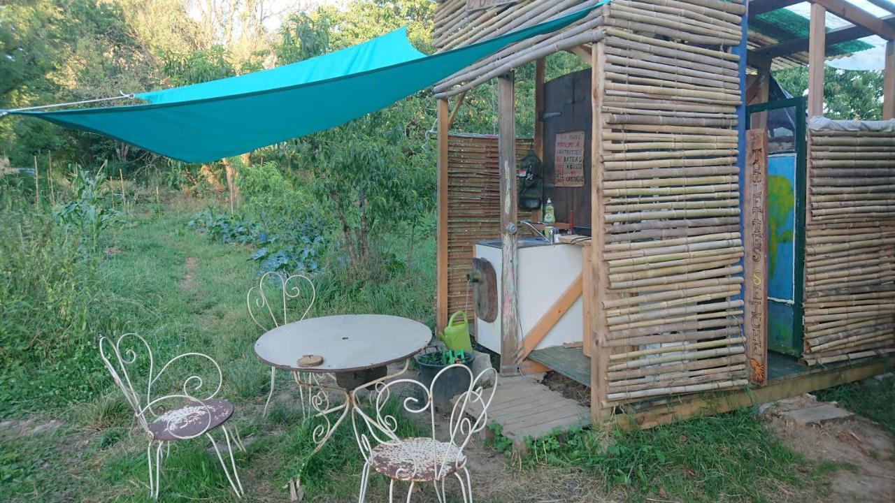 Tente En Permaculture Pirate Creysse  Exterior photo